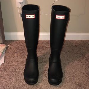 Matte black hunter boots!!